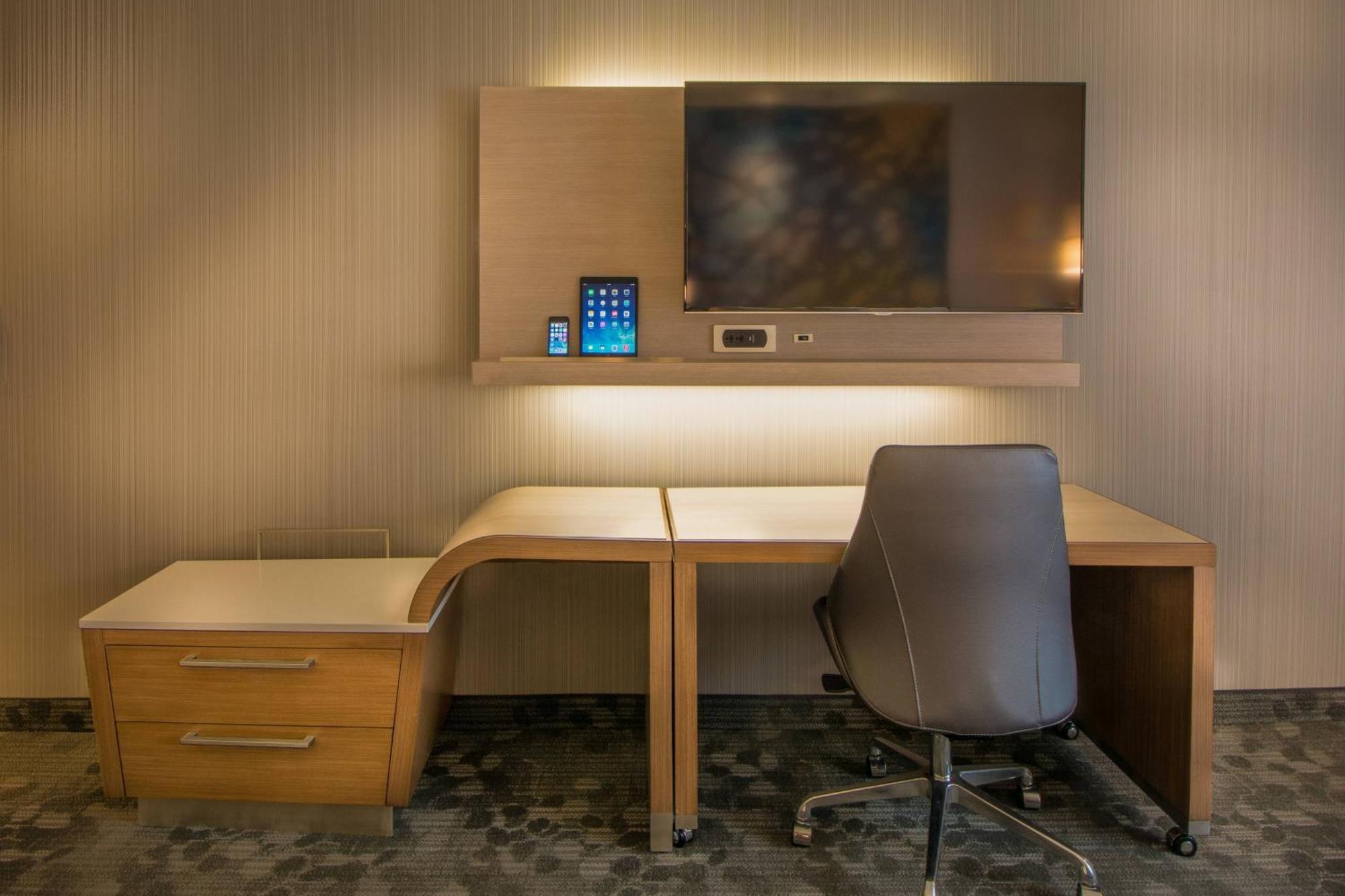 Courtyard By Marriott Airport Hotel Winnipeg