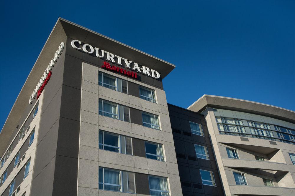 Courtyard By Marriott Airport Hotel