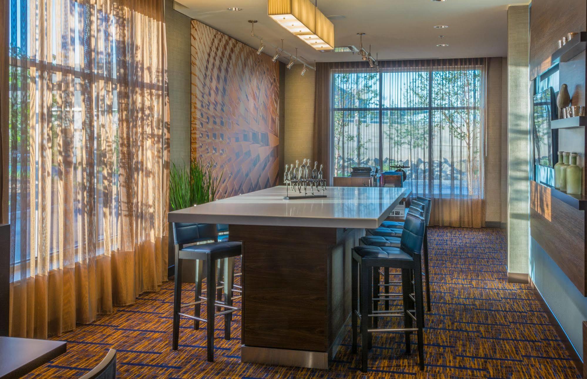 Hotel Courtyard By Marriott Airport 4*