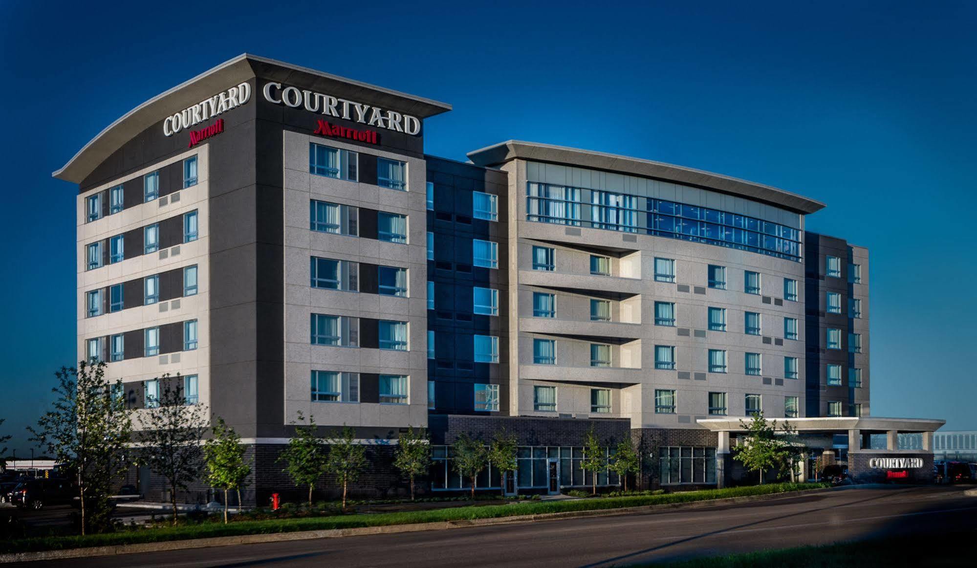 Courtyard By Marriott Airport